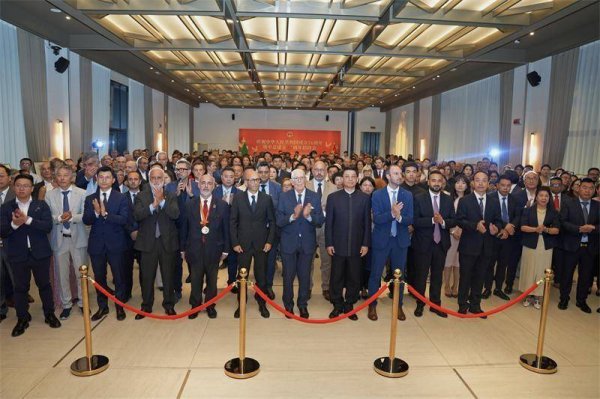 华丰金服 中国驻米兰总领事馆举办庆祝中华人民共和国成立76周年暨中意建交55周年招待会